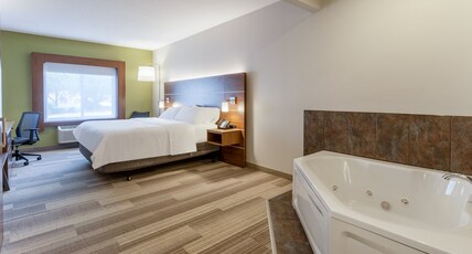 Holiday Inn Express & Suites BURLINGTON Room Type - 1 King Suite Jetted Tub