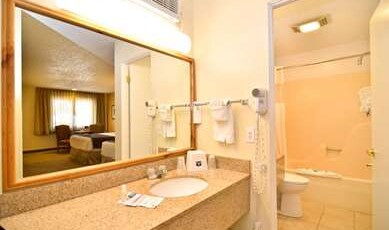 Best Western Pioneer Room Type - Suite-1 Room 3 Beds, Non-Smoking, Extra Double Bed, Flat Screen Television, High Speed Internet Acce Best Western Pioneer Room Type - Suite-1 Room 3 Beds, Non-Smoking, Extra Double Bed, Flat Screen Television, High Speed Internet Acce