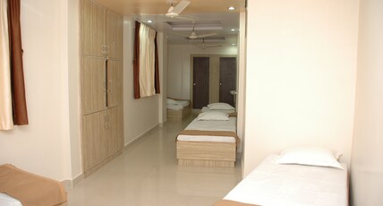 Hotel Raj Mahel  Room Type - Non AC Family Room (5 Bed)