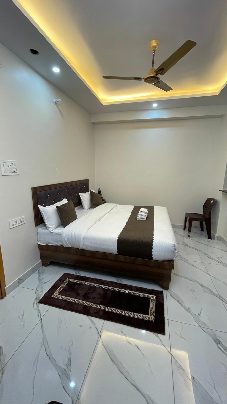 Hotel Gmarks - Tap to explore photos