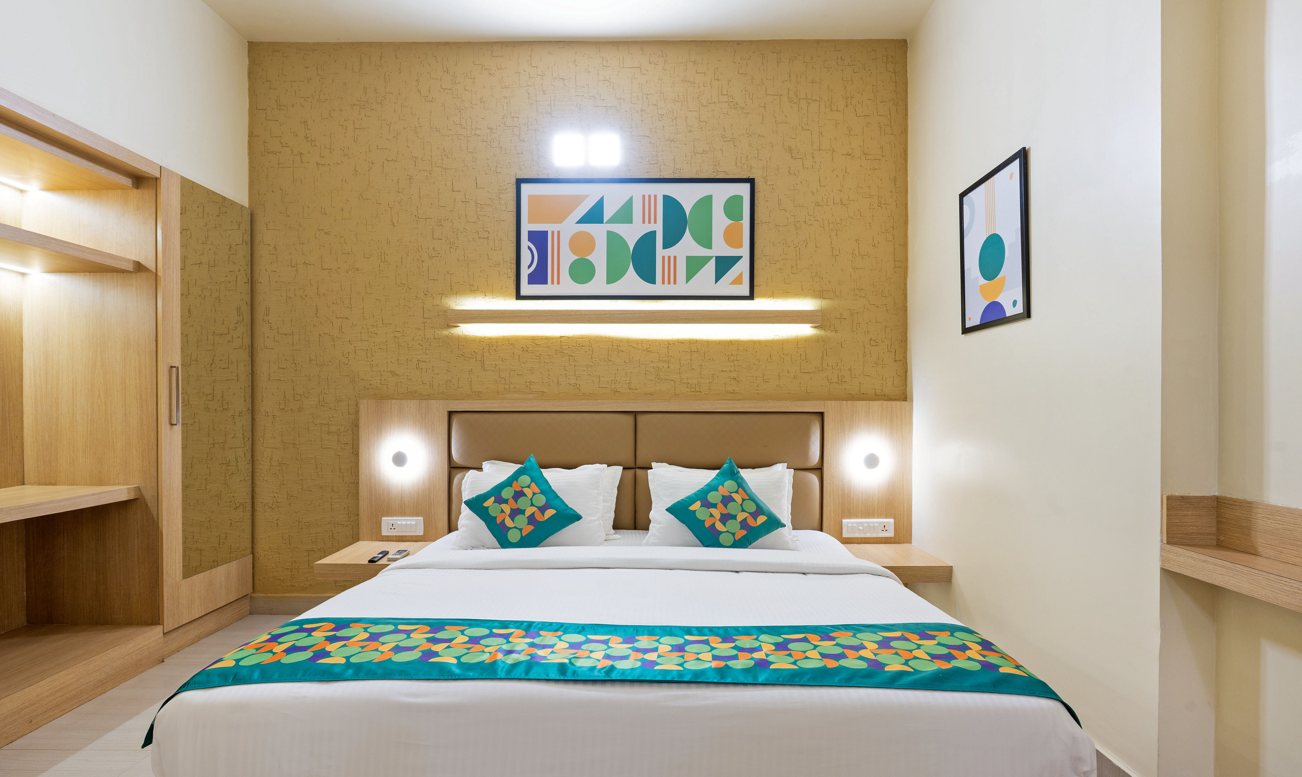 Treebo Premium Nestlay Rooms Nungambakkam - Tap to explore photos