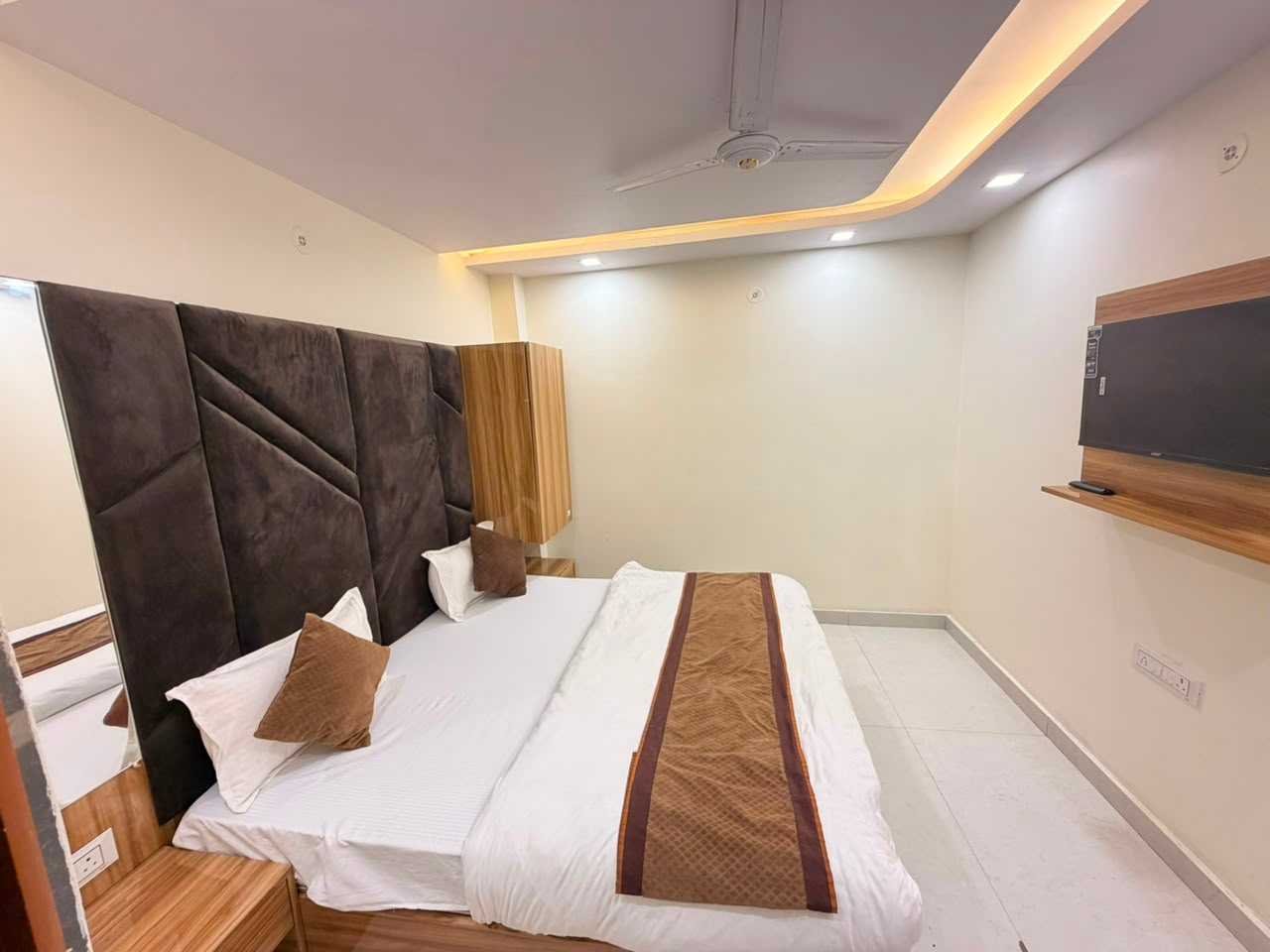 Hotel O Gaurav Galaxy - Tap to explore photos