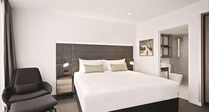 Vibe Hotel Melbourne Room Type - Junior Suite Riverview