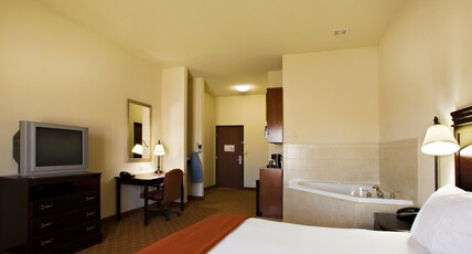 Holiday Inn Express & Suites SWEETWATER Room Type - 1 King Bed Suite