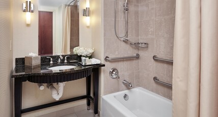 Hilton Baltimore Room Type - 2 DOUBLE ACC W BATHTUB