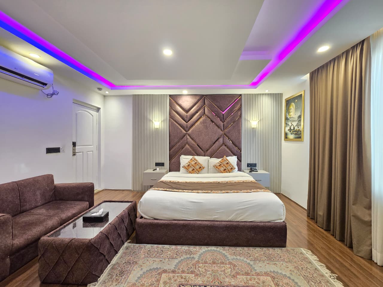 Hotel Zaman - Tap to explore photos