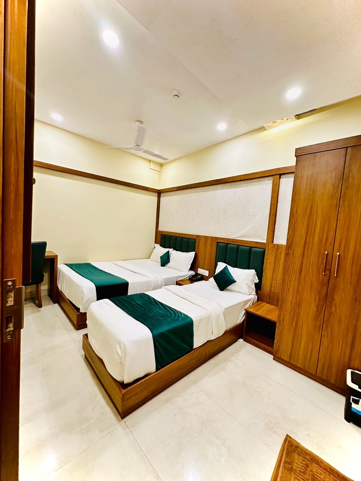 HOTEL DOWNTOWN - Tap to explore photos