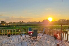 House boat Wild Rose