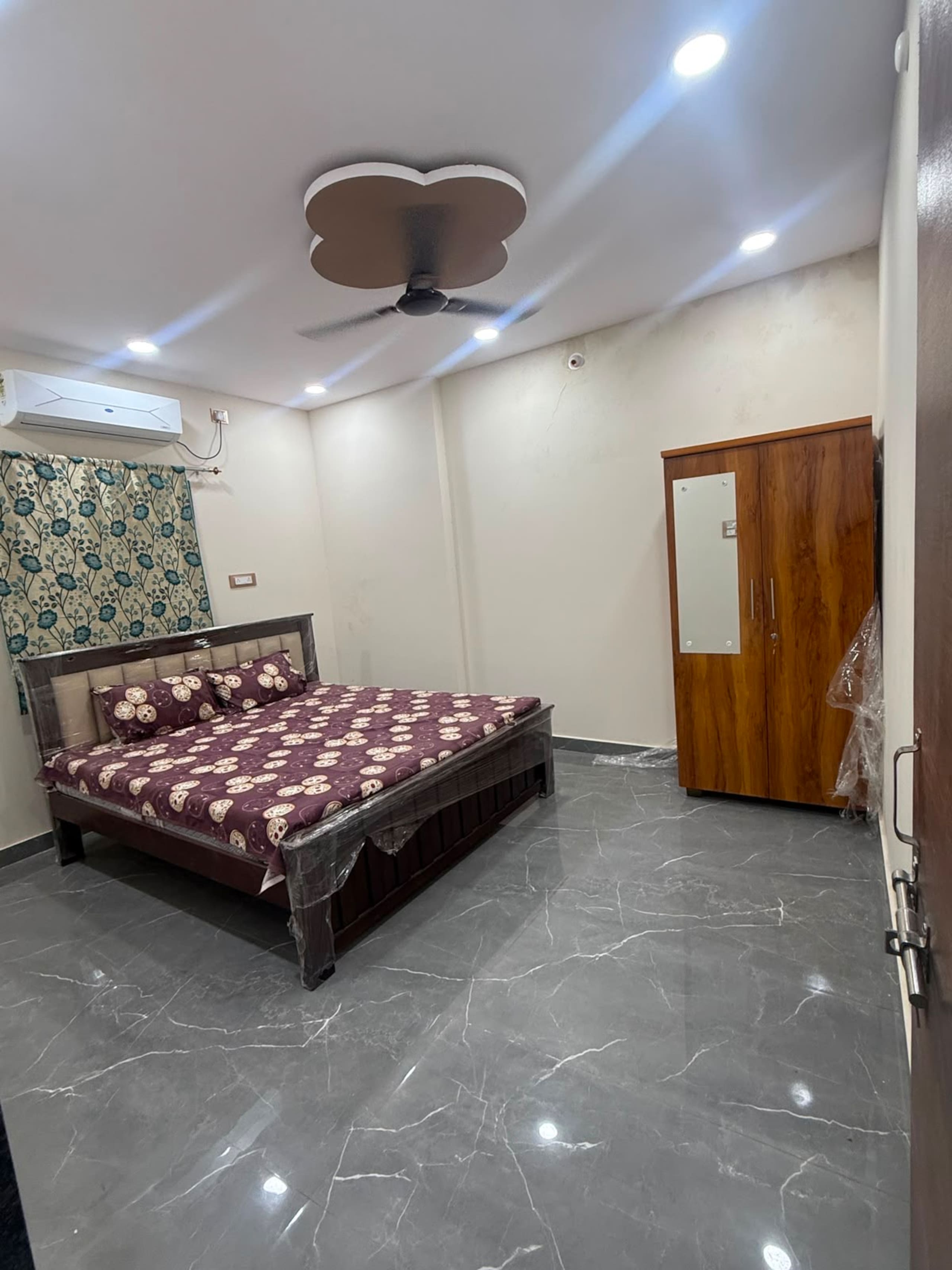 Atlantis Guest House Barkas Salala - Tap to explore photos