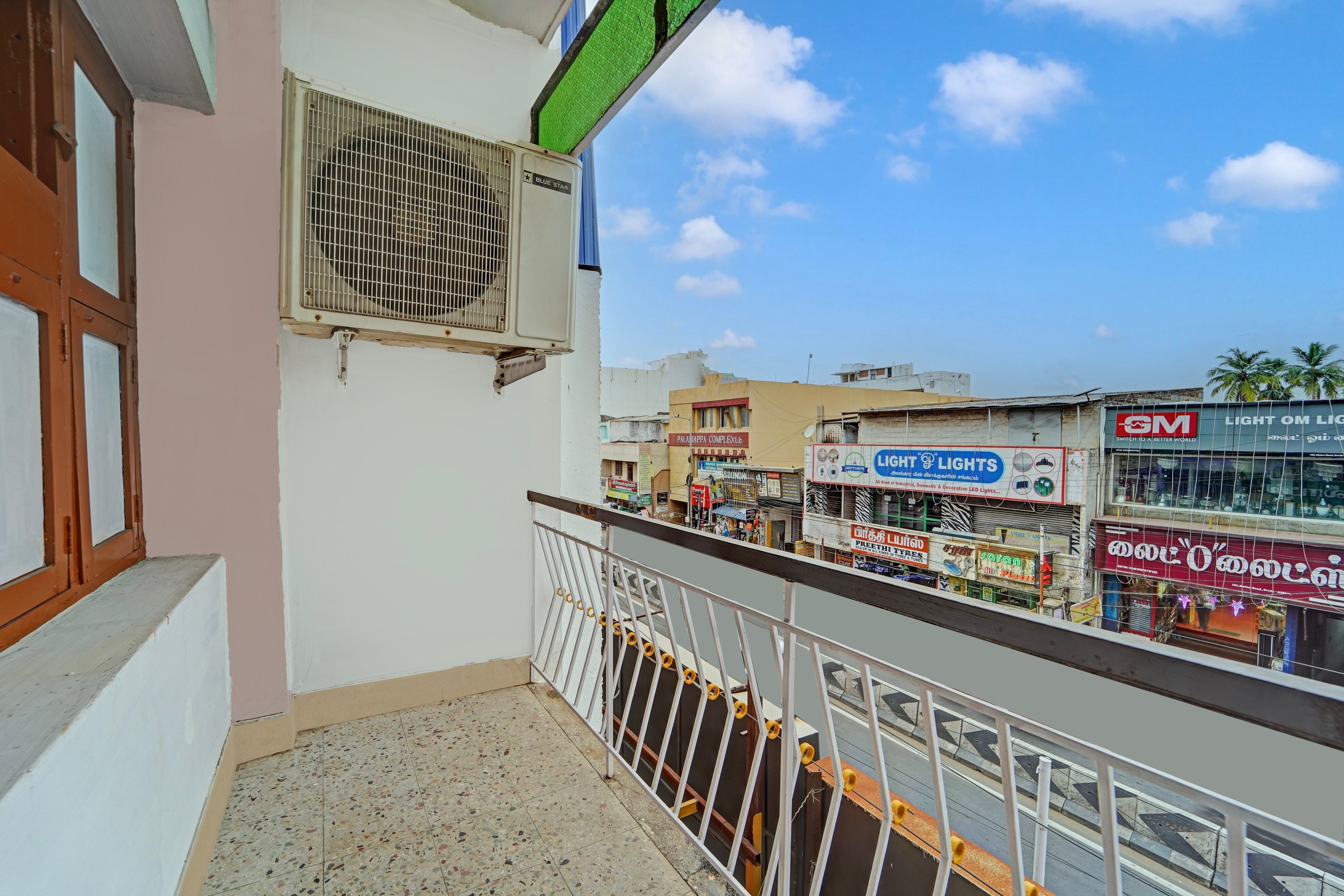 Super Hotel O Erode Bus Stand - Tap to explore photos