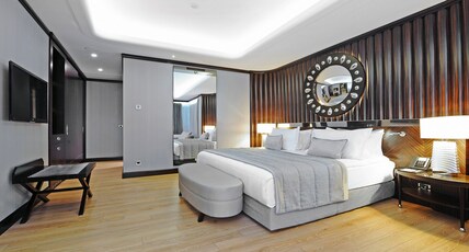 Crowne Plaza BURSA Room Type - 1 King Premium Corner Room Smoking