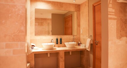 DoubleTree by Hilton Milton Keynes Room Type - JUNIOR SUITE PITCH FACING