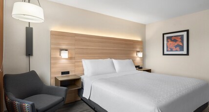 Holiday Inn Express Ft Bragg, an IHG Hotel Room Type - 1 Kng Bed Standard