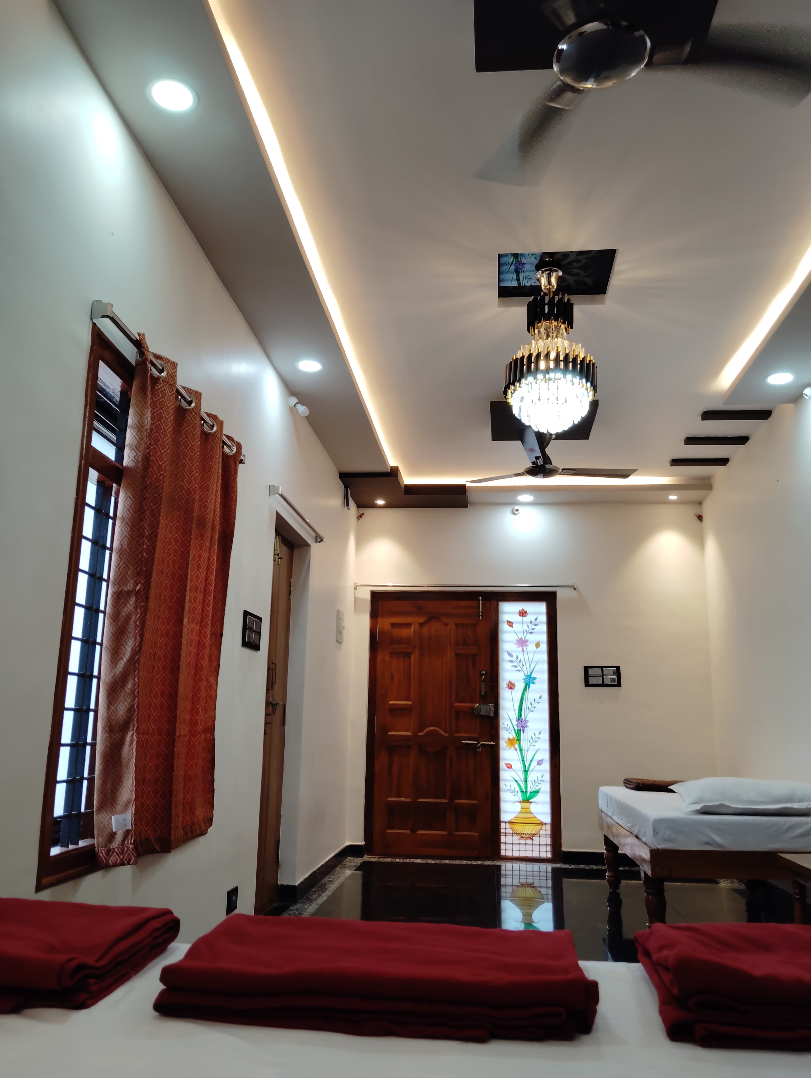 GARDEN PARADISE HOME STAY. - Tap to explore photos