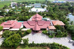 Palm Green Club & Resort by The Sky Imperial