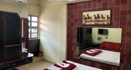 Hotel Surahi Room Type - Deluxe Double Room