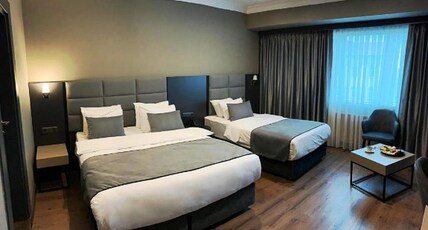 Frt Airlines Otel Room Type - Family Connection Room