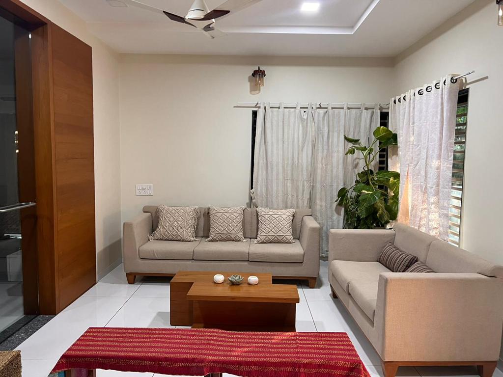 Asma - Tap to explore photos