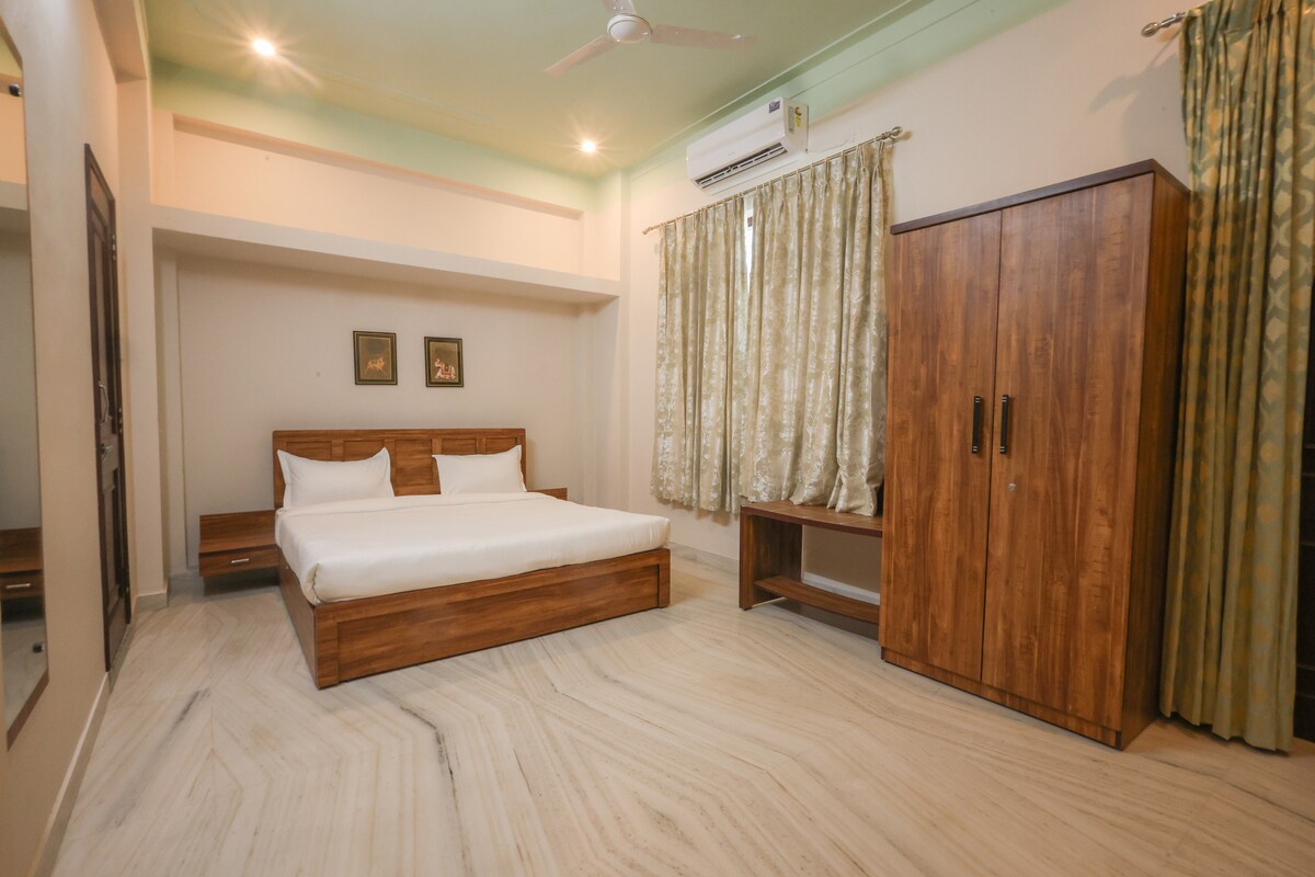 The Nivas Luxurious 5 BR Bungalow Udaipur - Tap to explore photos
