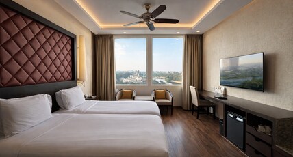 Clarks Avadh Room Type - Premier Twin Bed Room