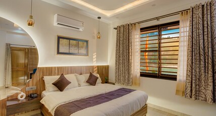SHARNAM ON THEGANGES (By ShriHanumant HolidayHomes) Room Type - Executive River View Room
