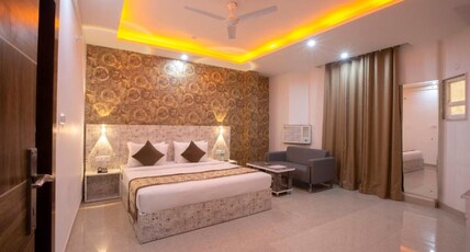 Roomsity Pride Room Type - Deluxe King Room