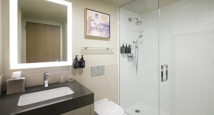 Hotel Indigo LONG ISLAND - EAST END Room Type - 1 King Bed Premium with Sofa Bed