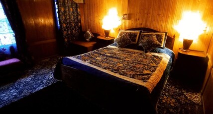 Houseboat Merry Dawn Srinagar Room Type - Room in a Houseboat