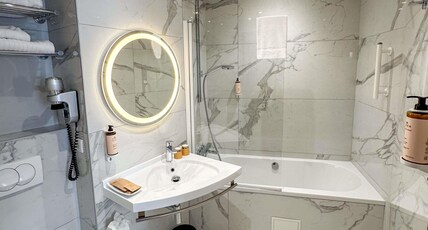 Mercure Ajaccio Hotel Room Type - Privilege room, harbor view - 1 double bed and 1 sofa bed for 1 pers