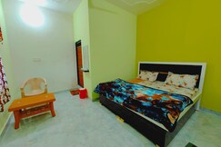 Akash Paying Guest House