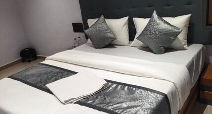 Nidhivan Hotel and Rooms Room Type - Deluxe Room