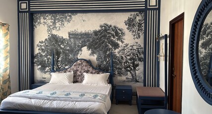 THE NIRUMA VILLA Room Type - Luxury Blue Room With City View