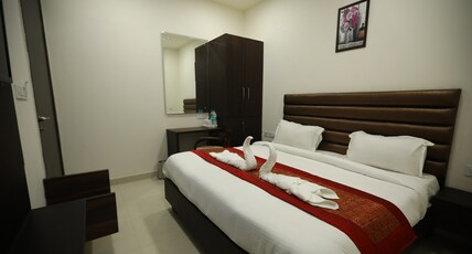 KKAINAAT HOTEL Room Type - Deluxe Room ( Free Early Checkin And Free Late Check Out ,Guaranteed Room Upgrade ) KKAINAAT HOTEL Room Type - Deluxe Room ( Free Early Checkin And Free Late Check Out ,Guaranteed Room Upgrade )