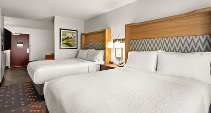 Holiday Inn & Suites Bothell Room Type - 2 Queen Bed Premium Sofa Bed
