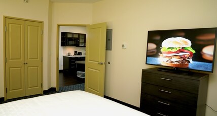 Candlewood Suites PLANO NORTH, an IHG hotel Room Type - 1 King 1 Bedroom Suite Comm Access Tub