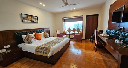 Woodsvilla Resort Room Type - Superior Deluxe Room