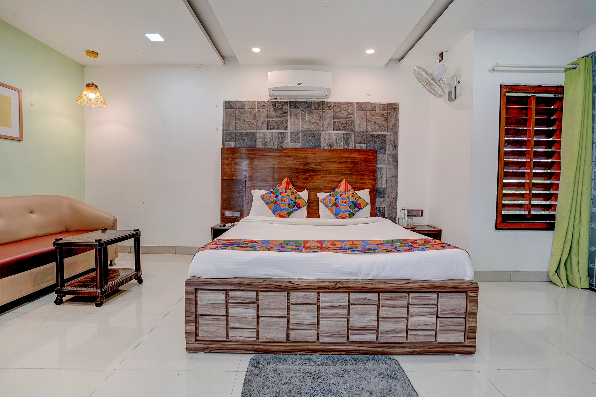 FabHotel Vardhan House I - Nr. Baner Hills - Tap to explore photos