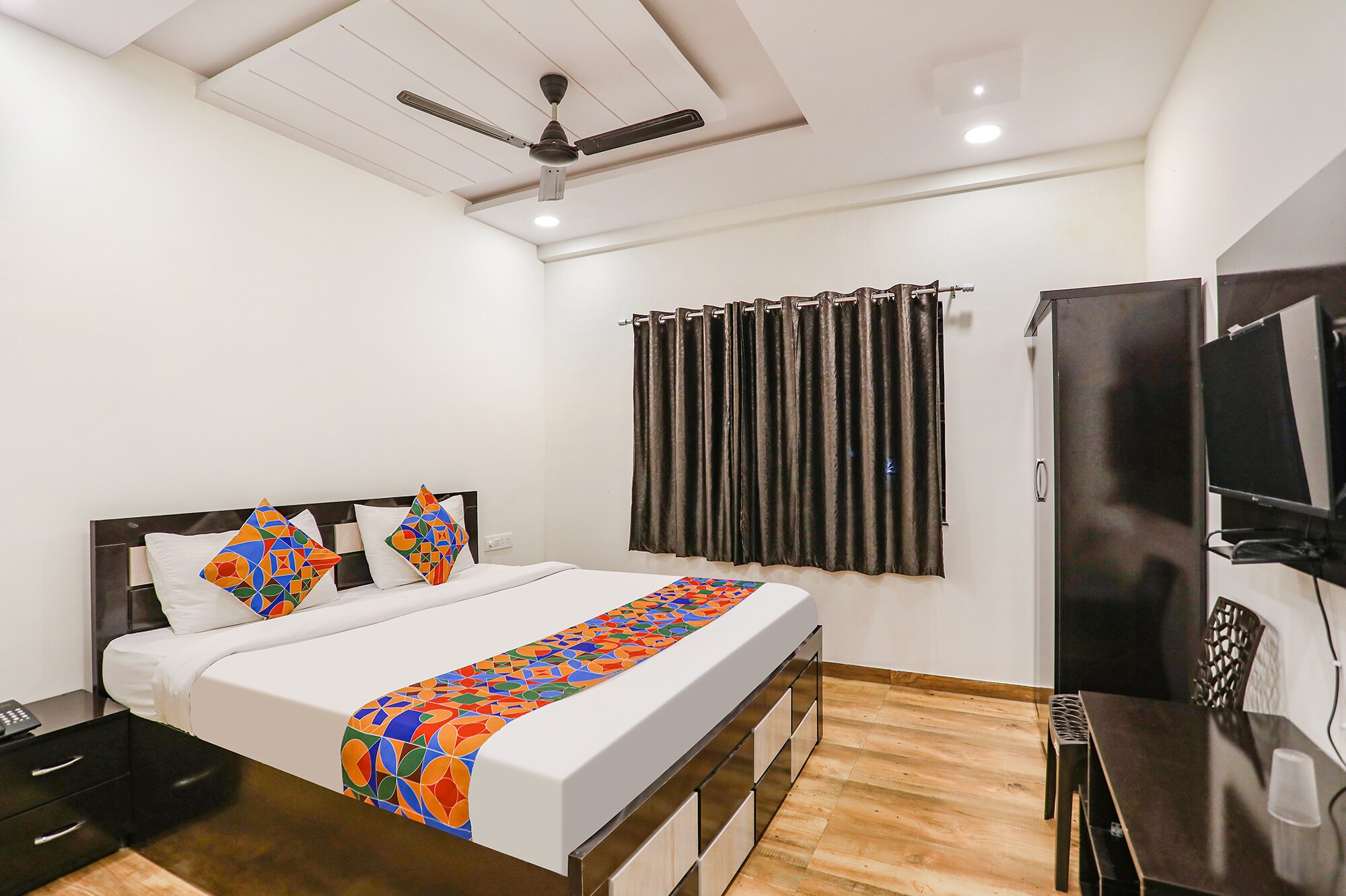 FabHotel Royal Stay - Beltarodi - Tap to explore photos