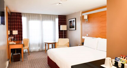 DoubleTree by Hilton Milton Keynes Room Type - KING DELUXE ROOM