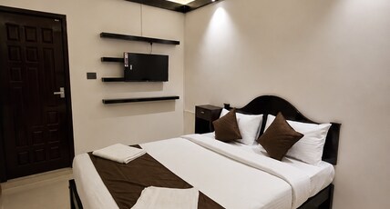 Hotel Shadow Regency Room Type - Deluxe Double Room without Air Conditioning Hotel Shadow Regency Room Type - Deluxe Double Room without Air Conditioning