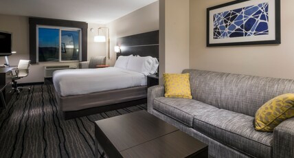 Holiday Inn Express Hotel & Suites Livermore Room Type - 1 King Bed Suite Sofa Bed