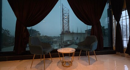 Holiday Inn Room Type - Luxury Room with Landmark View