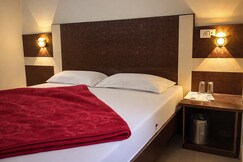 Raja Guest House, Near Railway Station
