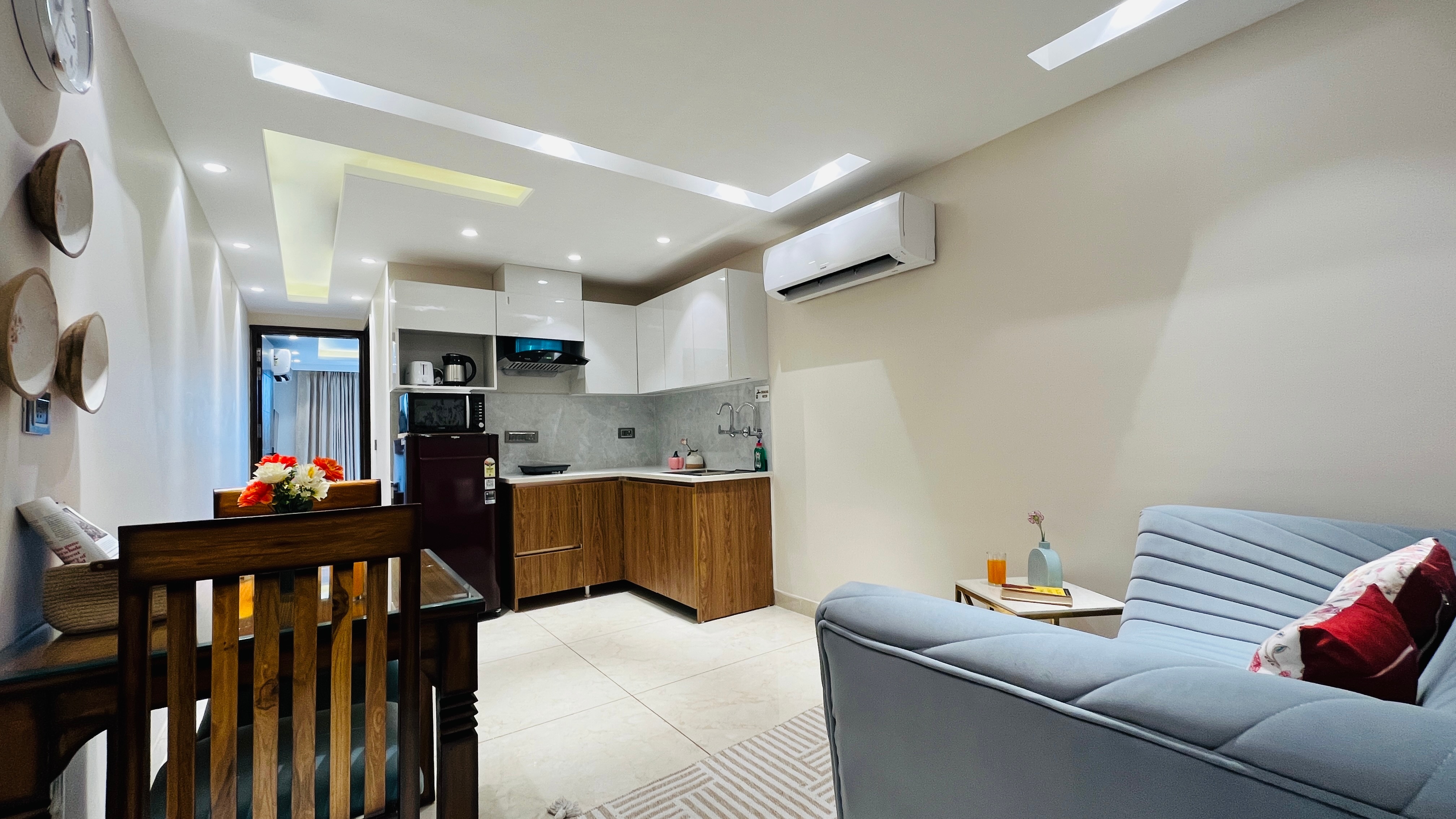 BluO 1BHK Suite - Balcony, Gym, Parking, Lift - Tap to explore photos