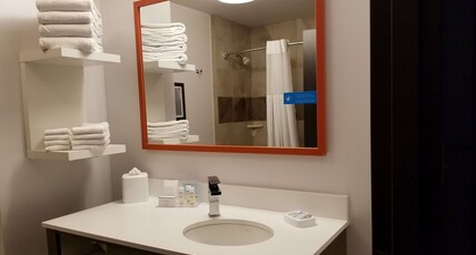 Hampton Inn & Suites Spokane Valley, WA Room Type - 2 QNS REFRIG  MICRO NOSMOK
