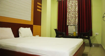 Hotel Shree Hari Room Type - Standard AC (Indian Toilet) Hotel Shree Hari Room Type - Standard AC (Indian Toilet)