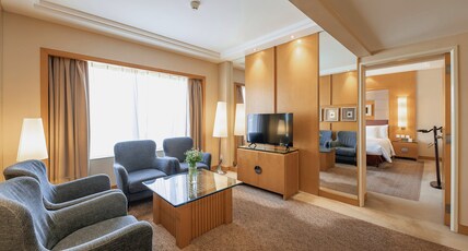 Crowne Plaza Shanghai Room Type - 1 King Bed 1 Bedroom Suite Lounge Access