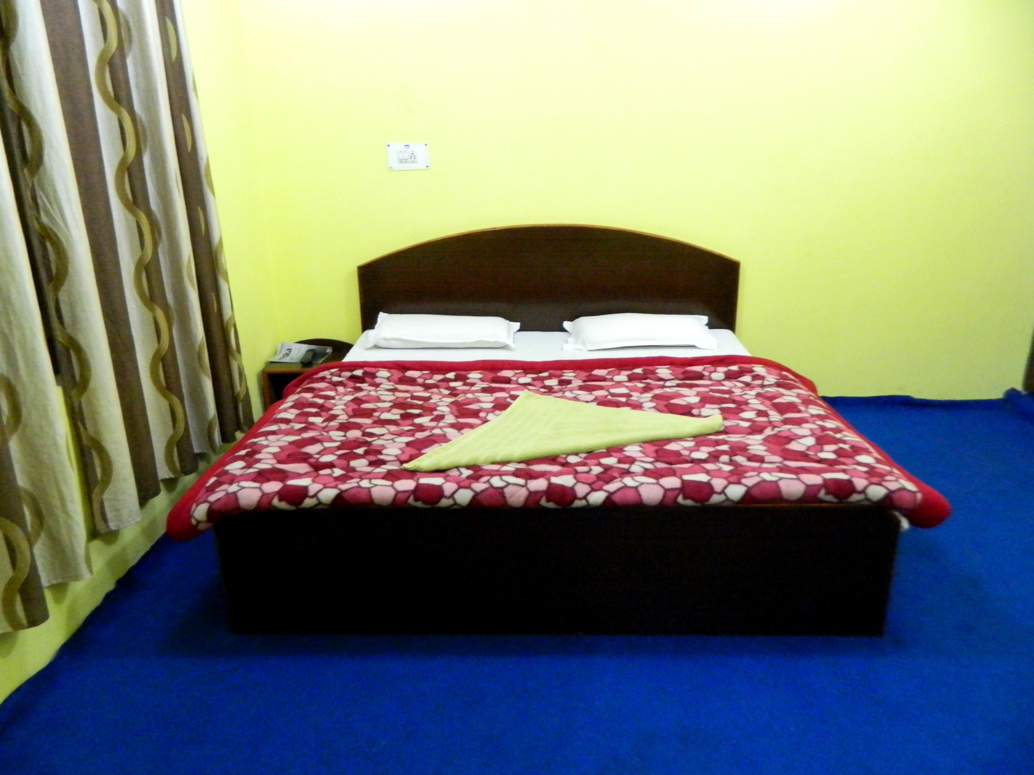 Valley Comfort - Tap to explore photos