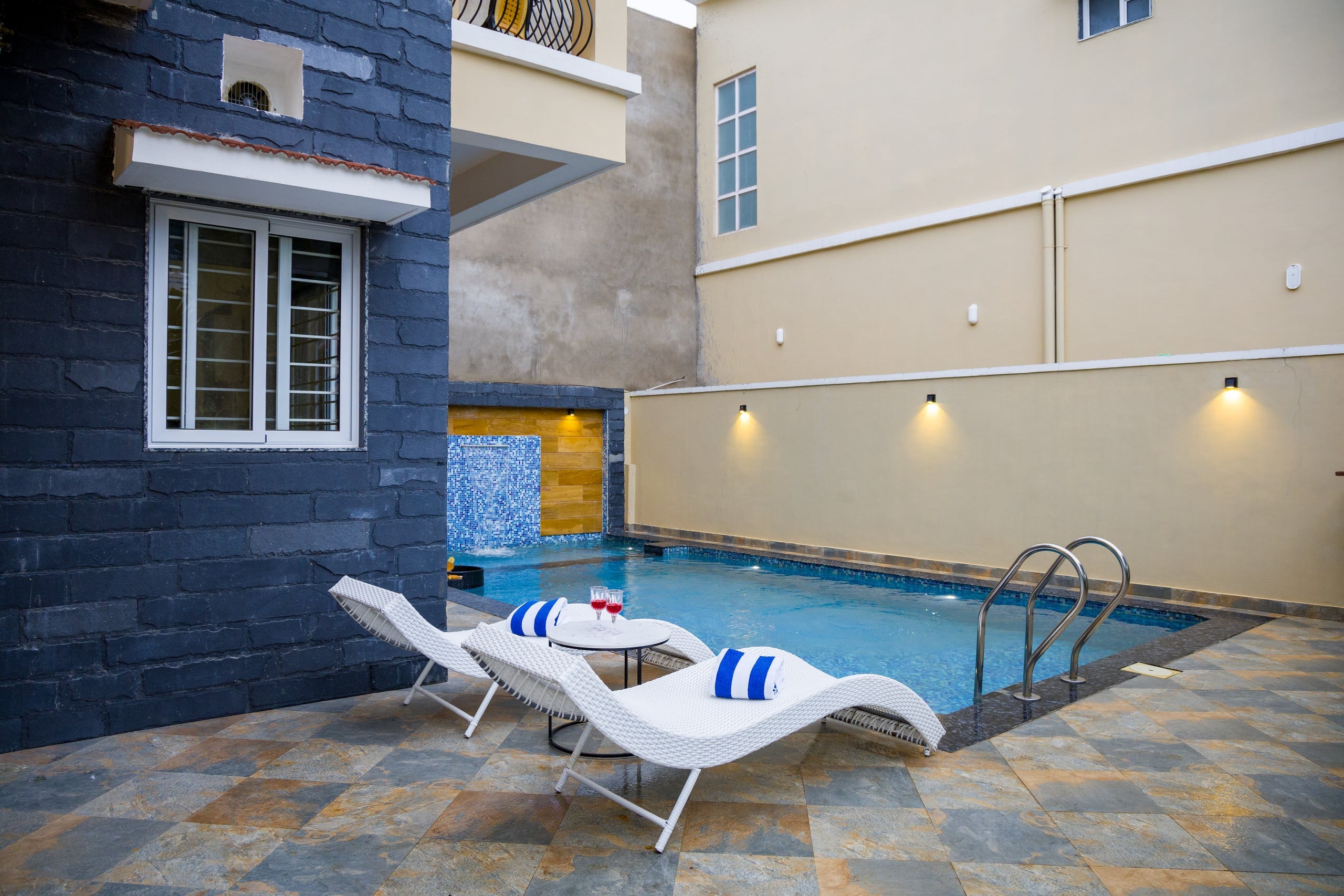 House Of Queens 2bhk - Tap to explore photos