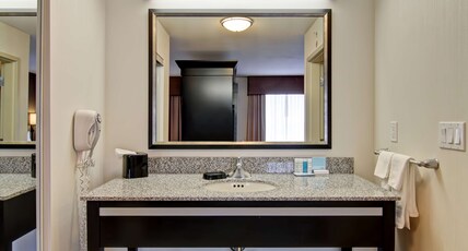 Hampton Inn & Suites by Hilton Red Deer Room Type - 1 KING STUDIO NONSMOK